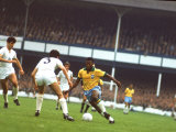 Soccer Star Pele in Action During World Cup Competition Lámina fotográfica de primera calidad