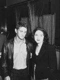 Singer Madonna and Husband Sean Penn Posing at Tyson-Spinks Fight Fototryk i høj kvalitet Singer Madonna and Husband Sean Penn Posing at Tyson-Spinks Fight Fototryk i høj kvalitet