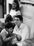 Actress Patricia Neal at Home W. Her Children Including Young Son Theo and Baby Lucy Lámina fotográfica de primera calidad