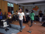 Musician Ziggy Marley Practicing with Band the Melody Makers Lámina fotográfica de primera calidad por Ted Thai Musician Ziggy Marley Practicing with Band the Melody Makers Lámina fotográfica de primera calidad por Ted Thai
