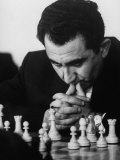 World Chess Champion Tigran V. Petrosian, During a Tournament Game Lámina fotográfica de primera calidad World Chess Champion Tigran V. Petrosian, During a Tournament Game Lámina fotográfica de primera calidad