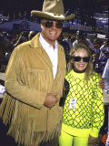 Actors Larry Hagman, Wearing Cowboy Hat, and Charlene Tilton, Both Wearing Sunglasses Lámina fotográfica de primera calidad por David Mcgough Actors Larry Hagman, Wearing Cowboy Hat, and Charlene Tilton, Both Wearing Sunglasses Lámina fotográfica de primera calidad por David Mcgough