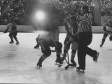 Hockey Game During Winter Olympics Lámina fotográfica de primera calidad
