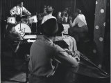 Singer Sarah Vaughn Sitting at Piano While the J. C. Heard Orchestra Plays During Rehearsal Lámina fotográfica de primera calidad por Gjon Mili