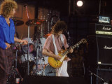 Subject: Jimmy Page and Robert Plant Formerly of Led Zeppelin Performing at Live Aid Lámina fotográfica de primera calidad por David Mcgough