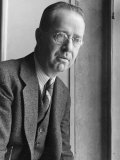 Artist Charles Burchfield During Interview About His First Manhattan Show at the Rohn Galleries Lámina fotográfica de primera calidad por Alfred Eisenstaedt