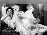 Actress Geraldine Page with Painting of Herself Lámina fotográfica de primera calidad por Peter Stackpole Actress Geraldine Page with Painting of Herself Lámina fotográfica de primera calidad por Peter Stackpole
