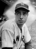 Baseball Player Joe Di Maggio in His New York Yankee Uniform Lámina fotográfica de primera calidad por Alfred Eisenstaedt
