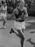 Emil Zatopek Running in Marathon at 1952 Olympics Fototryk i høj kvalitet