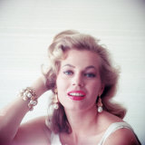 Portrait of Swedish-Born Actress Anita Ekberg with Ornate Bracelet and Earrings Lámina fotográfica de primera calidad por Allan Grant