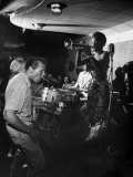 Jazz Trumpet Player Clora Bryant, Playing Trumpet with Dixieland Band in Hermosa Beach Lámina fotográfica de primera calidad por Loomis Dean Jazz Trumpet Player Clora Bryant, Playing Trumpet with Dixieland Band in Hermosa Beach Lámina fotográfica de primera calidad por Loomis Dean