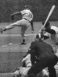 Dodger Don Newcombe Leaning with His Arm Cocked Back for the Pitch Lámina fotográfica de primera calidad Dodger Don Newcombe Leaning with His Arm Cocked Back for the Pitch Lámina fotográfica de primera calidad