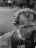Emil Zatopek Sitting Tensely with Furrowed Brow after Winning Second of Three Olympic Races Lámina fotográfica de primera calidad por Ralph Crane Emil Zatopek Sitting Tensely with Furrowed Brow after Winning Second of Three Olympic Races Lámina fotográfica de primera calidad por Ralph Crane