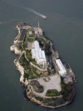 Alcatraz Island and Boat, San Francisco Bay, California Photographie par Marli Miller