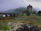 Eilean Donan Castle, Standing Where Three Lochs Join, Dornie, Highland Region, Scotland, UK Fotografie-Druck von Patrick Dieudonne