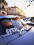 Classic American Car with Taxi Sign in Windscreen, Havana, Cuba, West Indies, Central America Photographie par Lee Frost