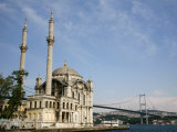 Ortakoy Mecidiye Mosque and the Bosphorus Bridge, Istanbul, Turkey, Europe Photographie par Levy Yadid