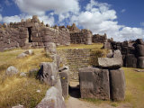 Walls and Inca Fortress Site at Sacsahuaman, Cuzco, Peru, South America Photographie par Rawlings Walter