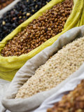 Dried Beans for Sale, Xining, Qinghai, China Fotografie-Druck von Porteous Rod