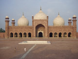 Badshahi Mosque in Lahore, Punjab, Pakistan Photographic Print by Poole David