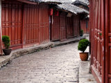 Early Morning Cobbled Street, Lijiang Old Town, UNESCO World Heritage Site, Yunnan, China Fotografie-Druck von Porteous Rod