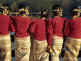 Mon Girls in Traditional Dress, Yangon, Myanmar Photographie par Strachan James