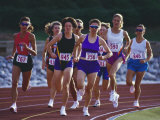 Female Runners Competing in a Track Race Lámina fotográfica