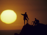 Two Mountain Climbers at Sunset Lámina fotográfica