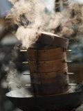 Steaming Baskets on Wok, Leshan, Sichuan, China Fotografie-Druck von Porteous Rod