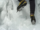 Male Ice Climber, Detail of Boots and Crampons Lámina fotográfica por Chris Trotman