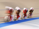 Blurred Action of Cycliing Team Onthe Track Lámina fotográfica por Chris Trotman Blurred Action of Cycliing Team Onthe Track Lámina fotográfica por Chris Trotman