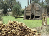 Mudhif' Meeting House and Reed Mats Ready for Sale, Chobaish Marshes, Iraq, Middle East Fotografie-Druck von Theakston Victoria