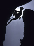 Silhouette of Male Rock Climber Lámina fotográfica