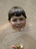 9 Year Old Boy Showing Off His Frog in a Pond, Woodstock, New York, USA Lámina fotográfica por Paul Sutton