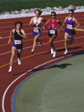 Female Runners Competing in a Track Race Lámina fotográfica
