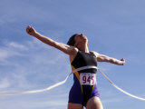 Runner Celebrates at the Finish Line Lámina fotográfica