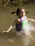 5 Year Old Girl Jumping into a Pond, Woodstock, New York, USA Lámina fotográfica por Paul Sutton