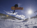 Snoweboarder in Action on the Vert, Aspen, Colorado, USA Lámina fotográfica