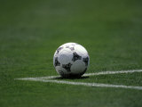 Soccer Ball in Corner Kick Position Fotografie-Druck von Paul Sutton