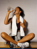 Women Drinking after Exercise Session, New York, New York Photographie par Paul Sutton