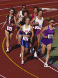 Female Runners Competing in a Track Race Lámina fotográfica