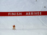 Skiier Arrives at the Finish Line Photographie par Paul Sutton