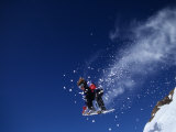 Young Male Snowboarder in Action Lámina fotográfica