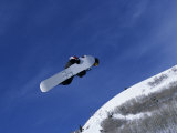 Male Snowboarder Flying Through the Air, Salt Lake City, Utah, USA Lámina fotográfica