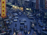 Busy Bangkok Street at Twilight Photographie par Paul Chesley