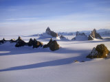 Jagged Peaks of the Fenris Mountains Jut Out of Icy Glaciers Photographie par Gordon Wiltsie