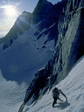 Climber in Clyde's Couloir on North Palisade Peak Lámina fotográfica por Gordon Wiltsie