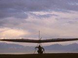 Hang Glider and Pilot Wait to Launch at Point of the Mountain Photographie par Skip Brown
