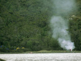 Expedition Camps in Unexplored Areas Along Fjord of the Mountains Photographie par Gordon Wiltsie
