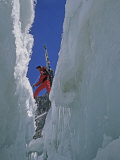 Climber Crosses a Crevasse on Palisade Glacier Photographie par Gordon Wiltsie